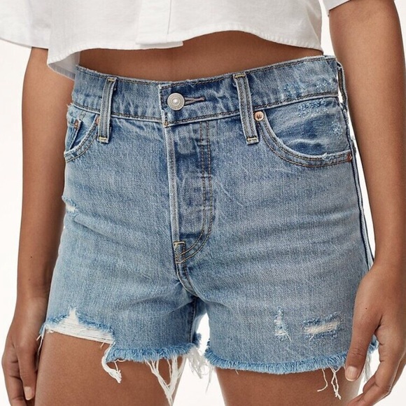 NWT LEVI’S Wedgie Shorts Jeans Denim Snooze You Loose Distressed SZ 28 Z191-71 - Picture 2 of 2